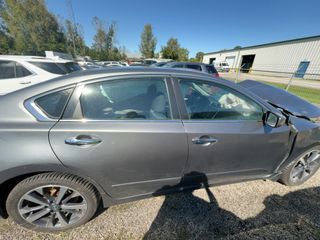2017 Nissan Altima 2.5 SR - Exterior Side Passenger