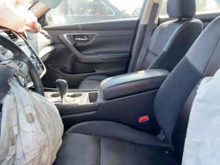 2017 Nissan Altima 2.5 SR - Interior Front Seat Image