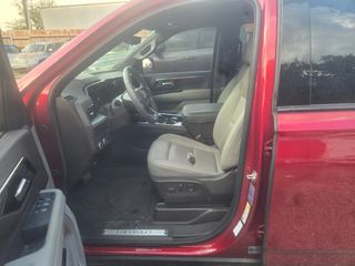 2025 Chevrolet Tahoe Z71 - Interior Front Seat Image