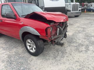 2004 Nissan Frontier XE - Exterior Front Right Corner Image