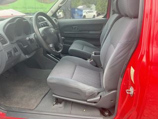 2004 Nissan Frontier XE - Interior Front Seat Image