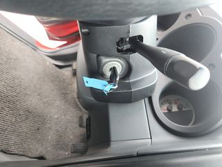 2004 Nissan Frontier XE - Interior Steering Wheel With Keys Image