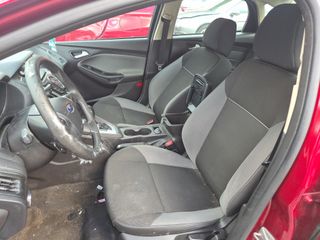 2014 Ford Focus SE - Interior Front Seat Image