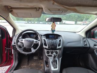 2014 Ford Focus SE - Interior Full Dashboard Image