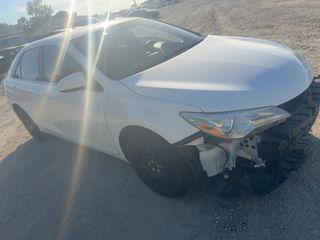 2015 Toyota Camry LE - Exterior Front Right Corner Image