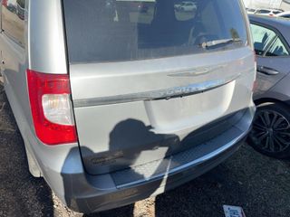 2016 Chrysler Town & Country Touring - Exterior Rear Center Image