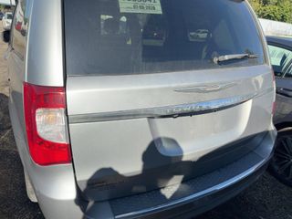 2016 Chrysler Town & Country Touring - Exterior Rear Left Corner Image