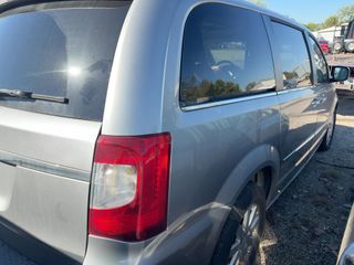 2016 Chrysler Town & Country Touring - Exterior Rear Right Corner Image