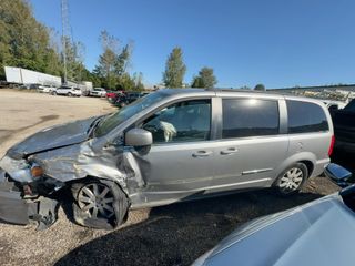 2016 Chrysler Town & Country Touring - Exterior Side Driver Image