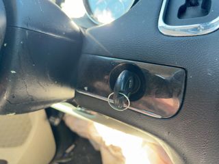 2016 Chrysler Town & Country Touring - Interior Steering Wheel With Keys Image