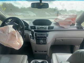 2011 Honda Odyssey Touring - Interior Full Dashboard Image