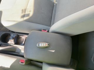 2012 Nissan Sentra 2.0 SR - Interior Steering Wheel With Keys Image
