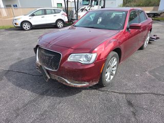2021 Chrysler 300 Touring - Exterior Front Left Corner Image
