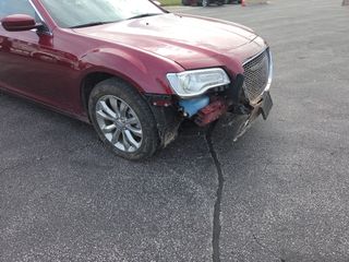 2021 Chrysler 300 Touring - Primary Damage Right Image