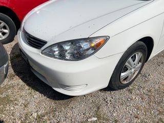 2006 Toyota Camry LE - Exterior Front Left Corner Image