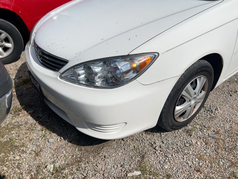 2006 Toyota Camry LE - Exterior Front Left Corner Image