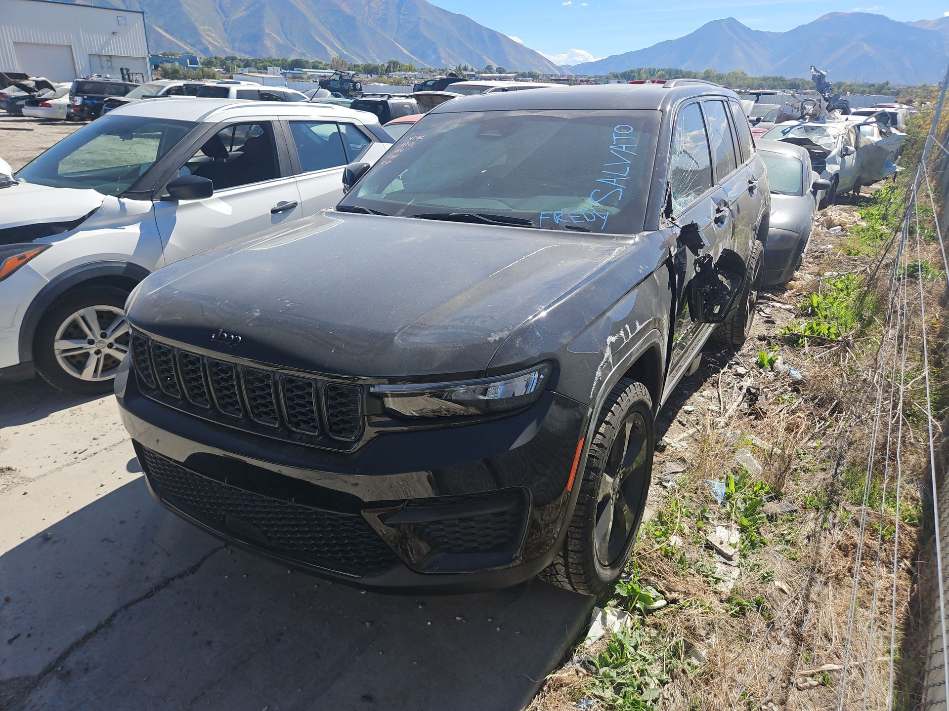2023 Jeep Grand Cherokee Altitude - Exterior Front Left Corner Image