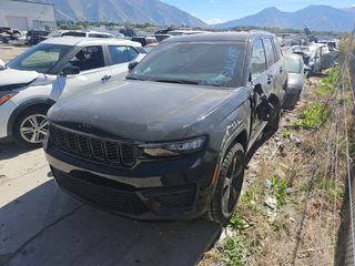 2023 Jeep Grand Cherokee Altitude - Exterior Front Left Corner Image
