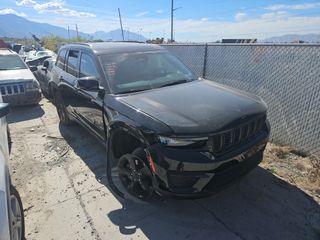 2023 Jeep Grand Cherokee Altitude - Exterior Front Right Corner Image