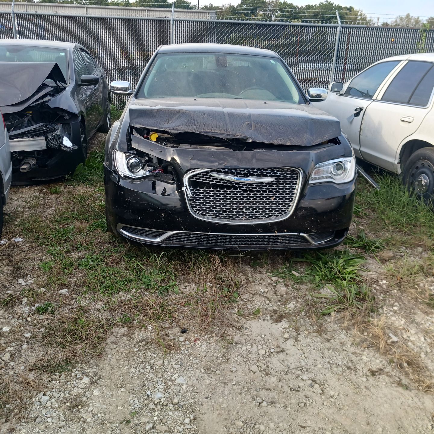 2018 Chrysler 300 Touring - Exterior Front Left Corner Image