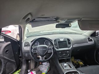 2018 Chrysler 300 Touring - Interior Full Dashboard Image