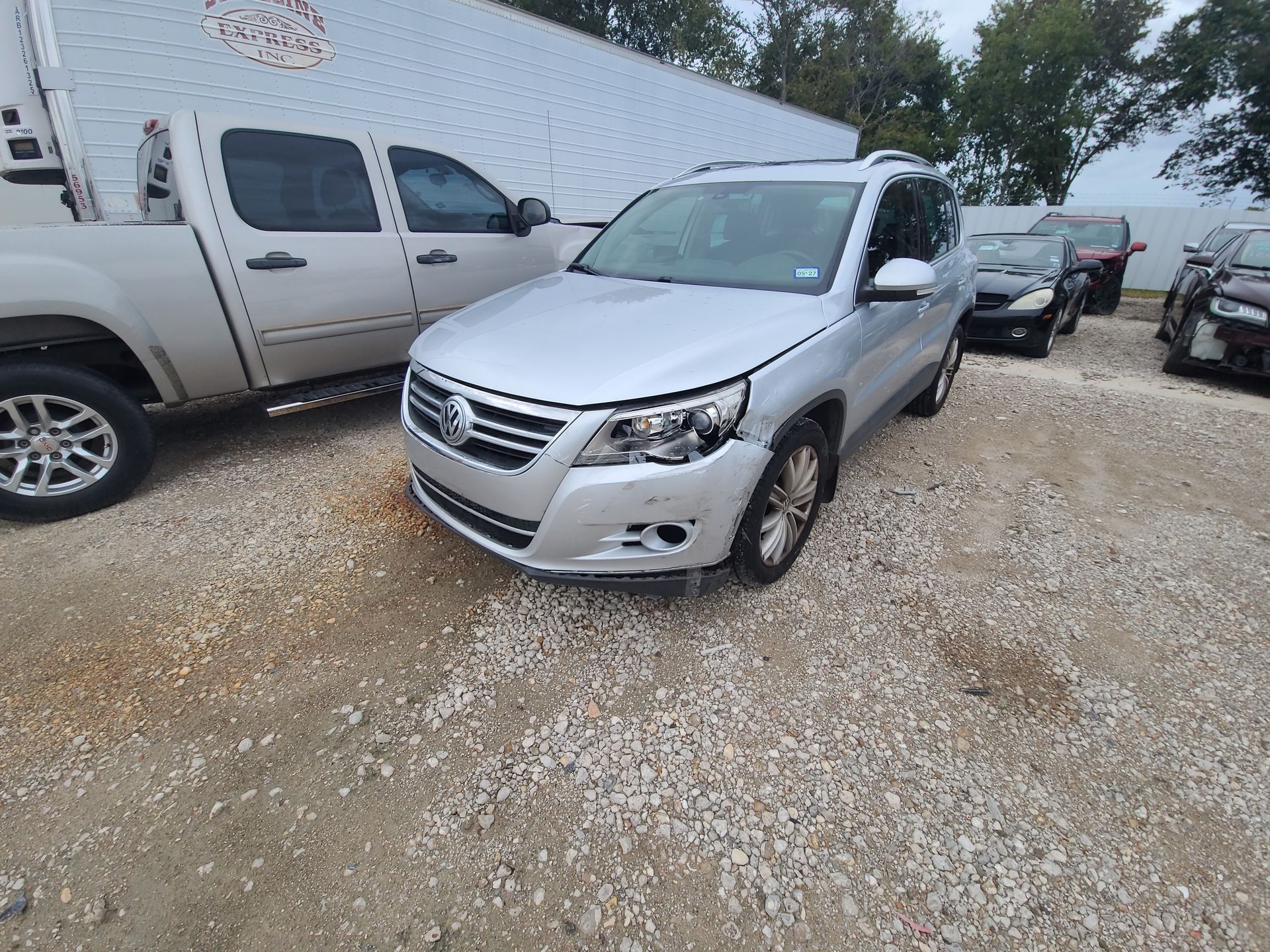 2010 Volkswagen Tiguan SEL - Exterior Front Left Corner Image