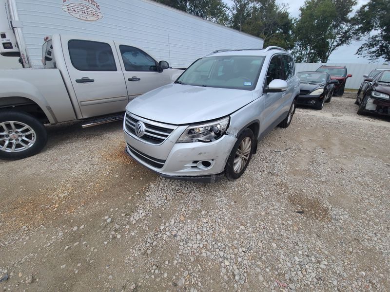 2010 Volkswagen Tiguan SEL - Exterior Front Left Corner Image