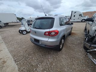2010 Volkswagen Tiguan SEL - Exterior Rear Right Corner Image