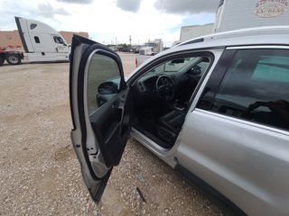2010 Volkswagen Tiguan SEL - Driver's Front Door Image