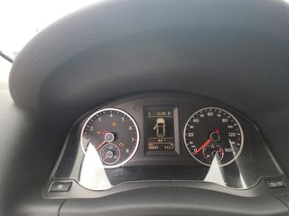 2010 Volkswagen Tiguan SEL - Interior Instrument Cluster / Odometer Image