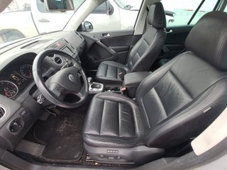 2010 Volkswagen Tiguan SEL - Interior Front Seat Image