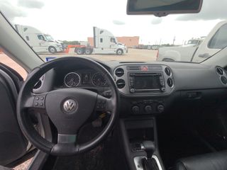 2010 Volkswagen Tiguan SEL - Interior Full Dashboard Image