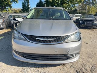 2017 Chrysler Pacifica Touring - Exterior Front Center Image