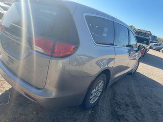 2017 Chrysler Pacifica Touring - Exterior Rear Right Corner Image