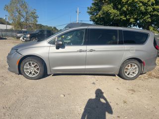 2017 Chrysler Pacifica Touring - Exterior Side Driver Image