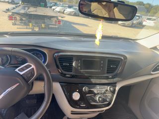 2017 Chrysler Pacifica Touring - Interior Full Dashboard Image
