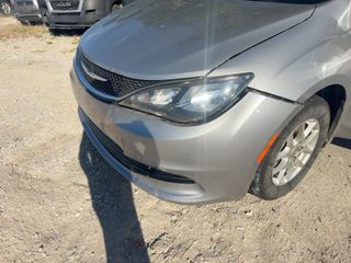 2017 Chrysler Pacifica Touring - Primary Damage Right Image