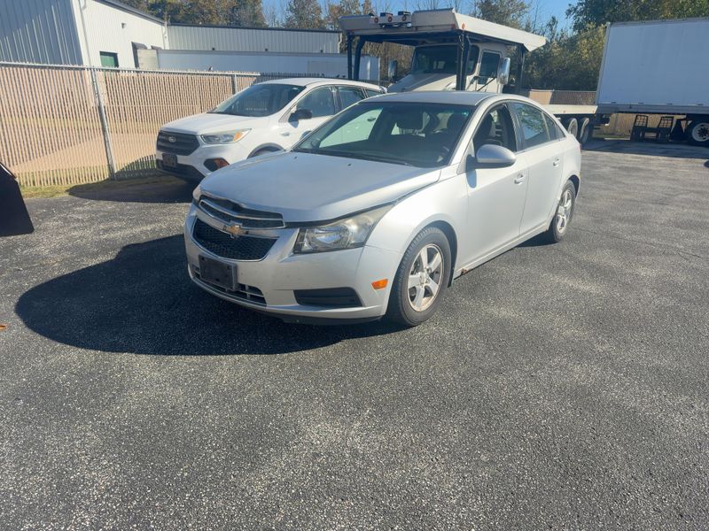 2013 Chevrolet Cruze LT - Exterior Front Left Corner Image