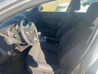 2013 Chevrolet Cruze LT - Interior Front Seat Image