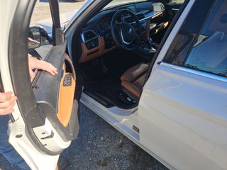 2018 BMW 328d 328d xDrive - Driver's Front Door Image