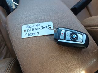 2018 BMW 328d 328d xDrive - Interior Steering Wheel With Keys Image