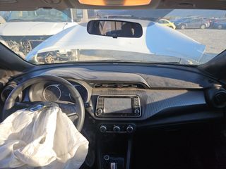 2018 Nissan Kicks S - Interior Full Dashboard Image