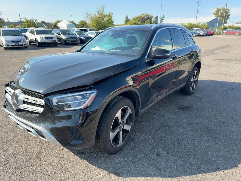 2021 Mercedes-Benz GLC 300 GLC 300 - Exterior Front Left Corner Image