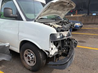 2017 GMC Savana Cutaway Work Van - Primary Damage Right Image