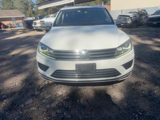 2015 Volkswagen Touareg Lux - Exterior Front Center Image