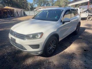 2015 Volkswagen Touareg Lux - Exterior Front Left Corner Image