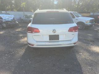2015 Volkswagen Touareg Lux - Exterior Rear Center Image