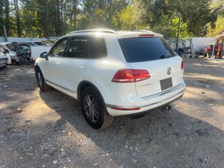 2015 Volkswagen Touareg Lux - Exterior Rear Left Corner Image