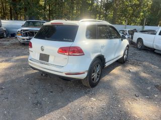 2015 Volkswagen Touareg Lux - Exterior Rear Right Corner Image