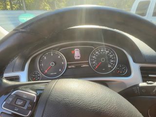 2015 Volkswagen Touareg Lux - Interior Instrument Cluster / Odometer Image